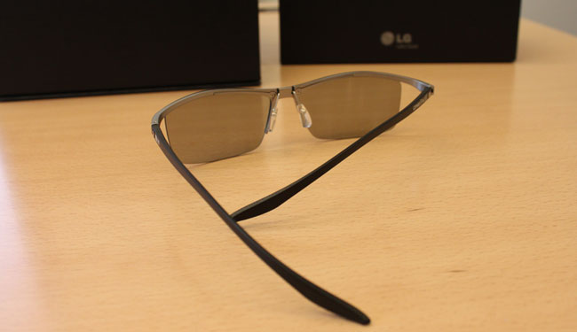 Klik for større billede LG og Alain Miklis 3D-briller er også solbriller
