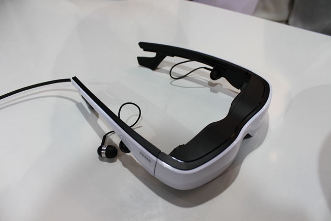 Carl Zeiss vil skabe en Virtual Reality-verden med deres nye OLED-brille