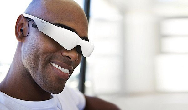 Klik for større billede Carl Zeiss vil skabe en Virtual Reality-verden med deres nye OLED-brille