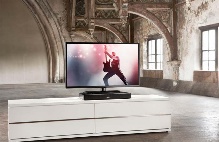 Klik for større billede Denons lydkasse kan placeres under fladskærms-tv’et