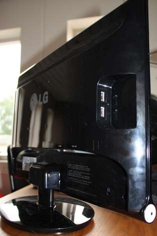 LG W2363D review
