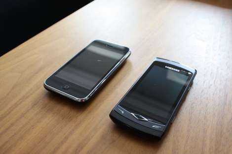 Samsung Wave (OLED) vs. Apple iPhone 3GS (LCD TN)