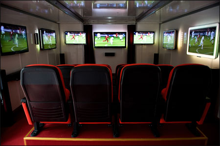 Klik for større billede Philips Cinema 21:9 Roadshow