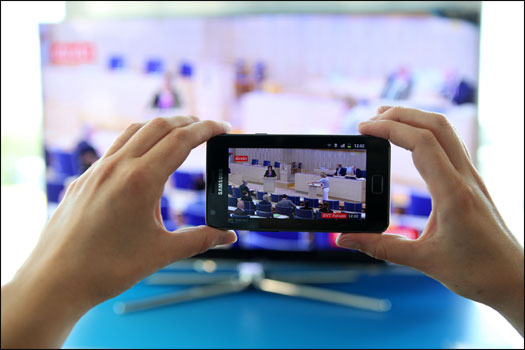 Klik for større billede Se Tv-kanaler fra fladskærmen på mobiltelefonen