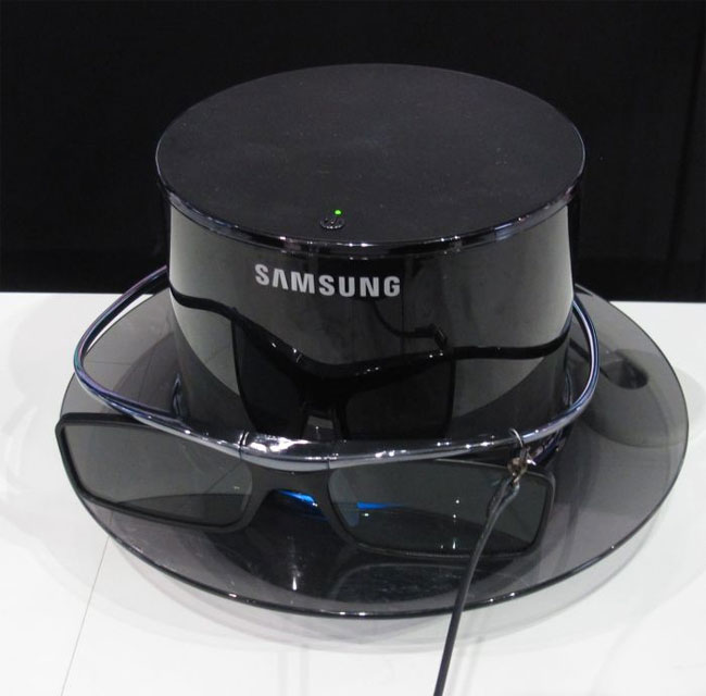 Klik for større billede Samsung 3D-briller kan oplades trådløst