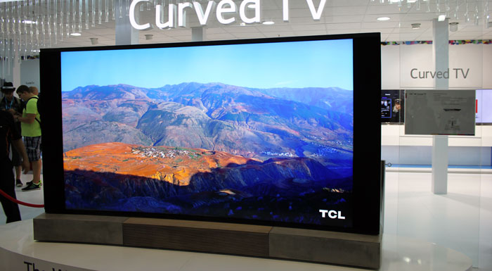 TCL’s 110-tommer skærm er produceret på egen fabrik TCL med dansk design