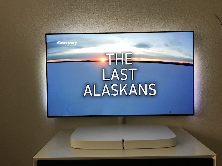 Det er mit første tv med Ambilight, syntes det passer fint med afstand til væggen