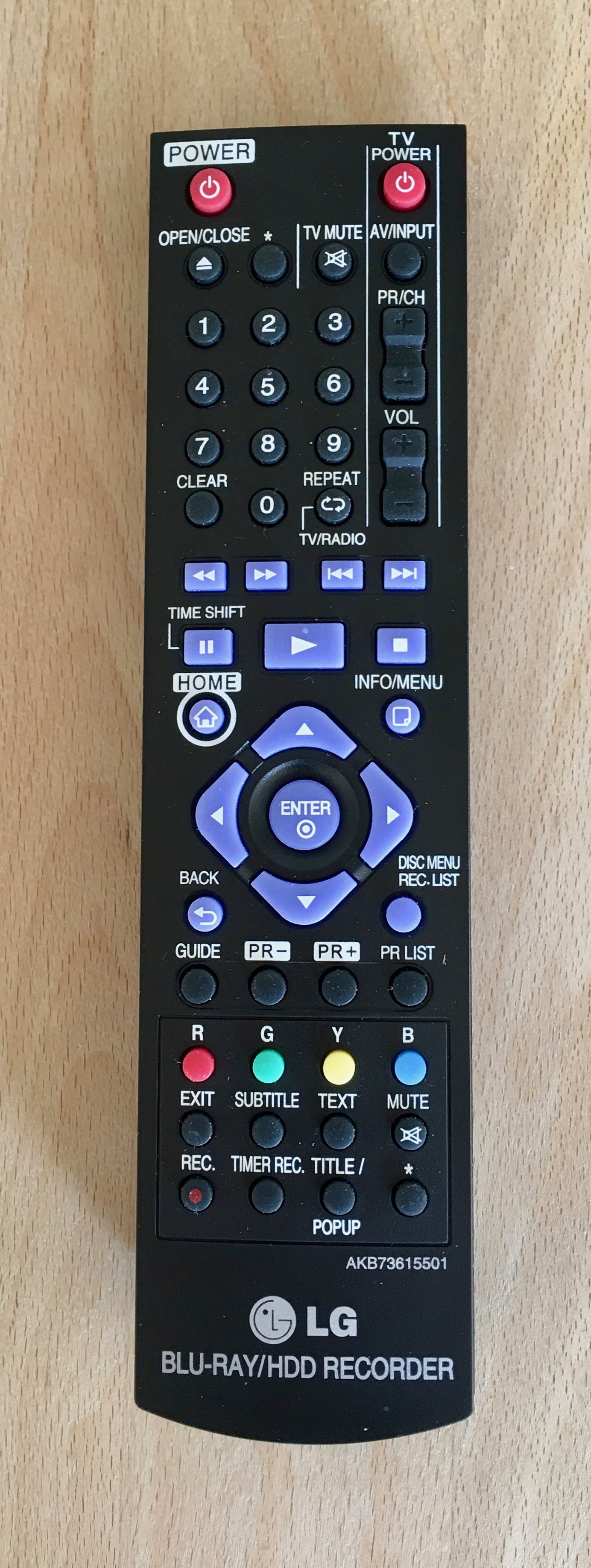 Med denne LG Fjernbetjening (AKB73615501) prøver jeg at kommunikere med B&amp;O's Connection Hub ved en IR-indlæring af fjernbetjeningen med tre kommandoer (lydstyrke op, lydstyrke ned og sluk lyd)