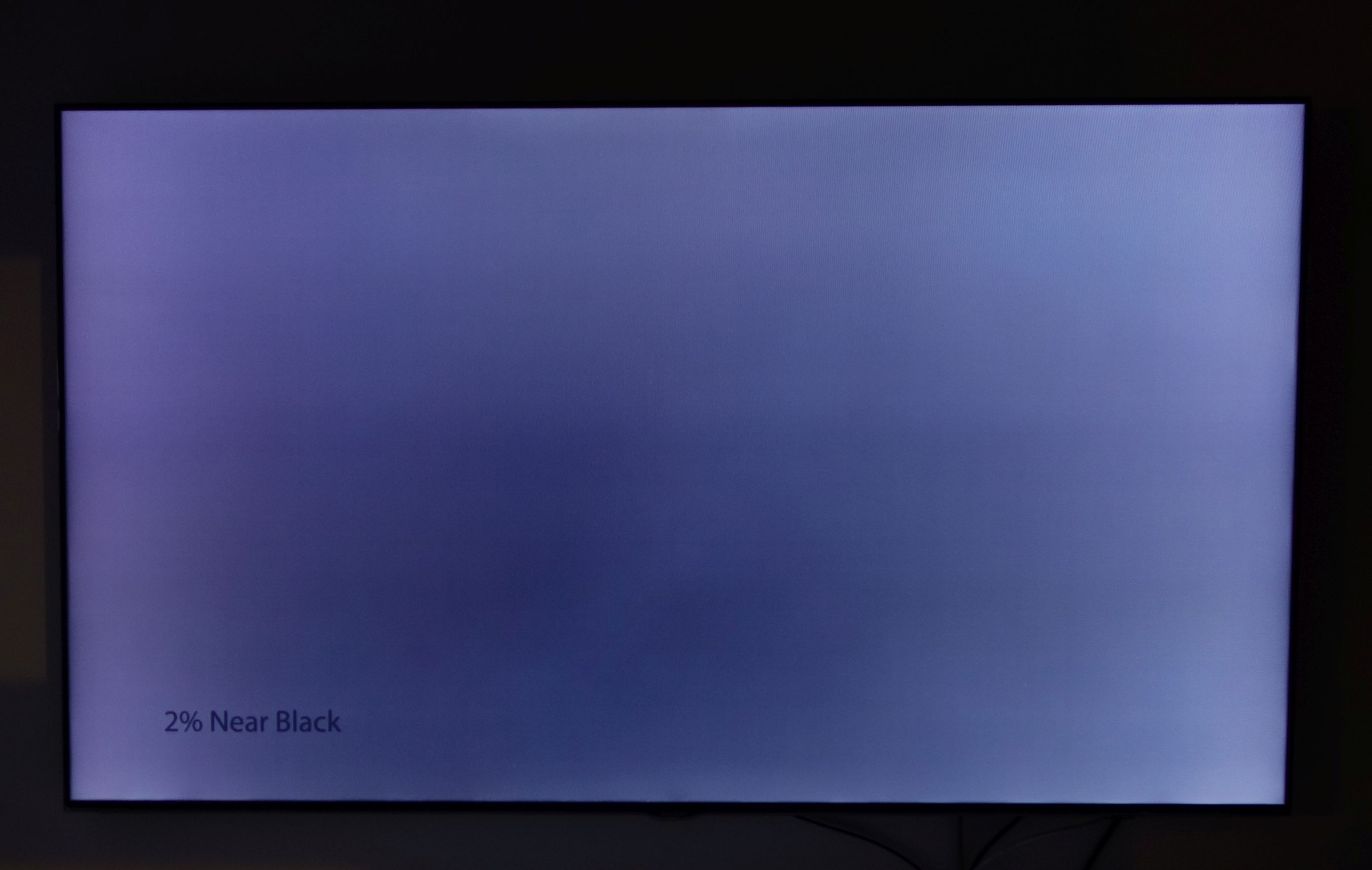 Sort skærm for H-modellen. Der er noget clouding, skal dog understreges at billedet (sikkert pga for lang eksponering) viser et meget større problem end i virkeligheden. Jeg er ok tilfreds med niveauet.