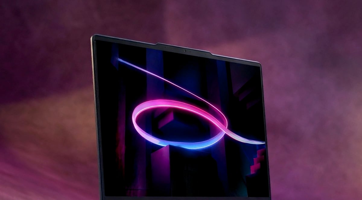 700 nits OLED