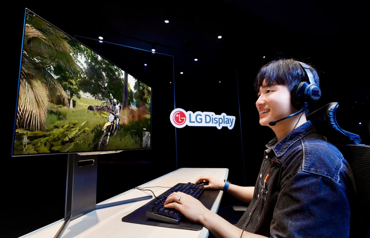 RGB Tandem OLED monitor RGB Tandem OLED monitor