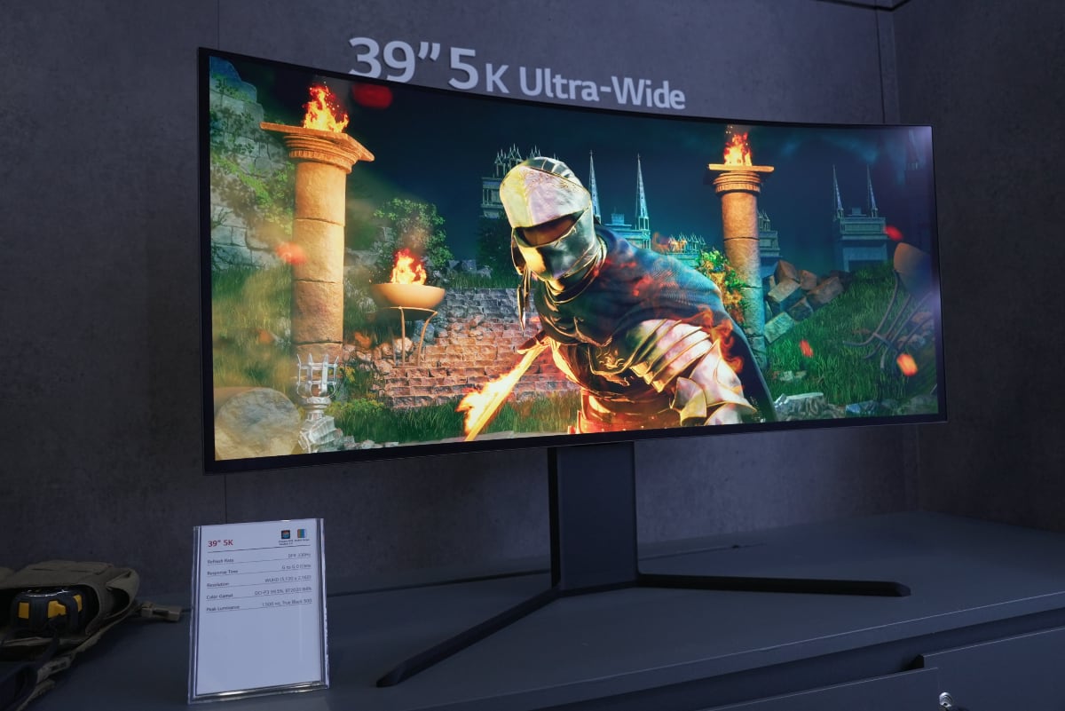39 5K OLED