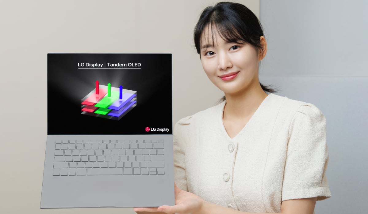 Tandem OLED laptop