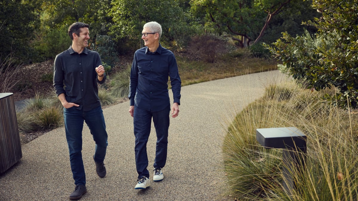John Ternus Tim Cook
