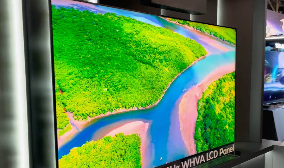 WHVA LCD panel